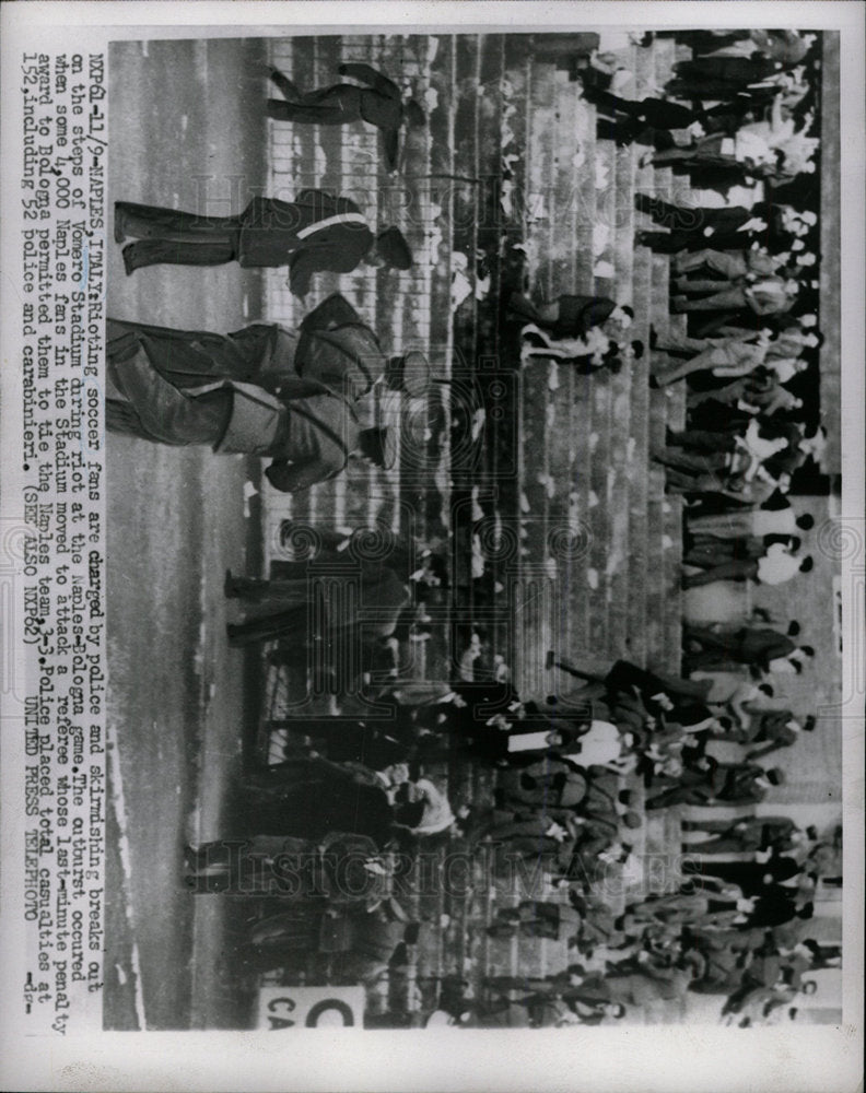 1955 Press Photo Rioting Soccer Fans Vomero Stadium - Historic Images