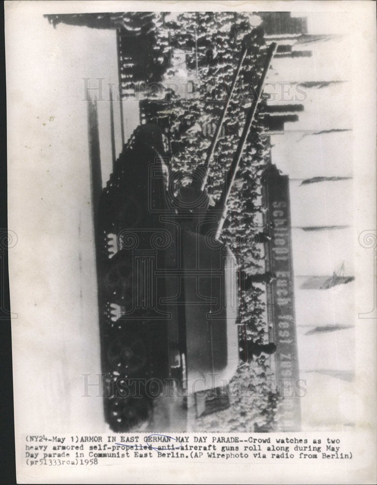 1958 Press Photo Crowd watches Communist East Berlin - Historic Images