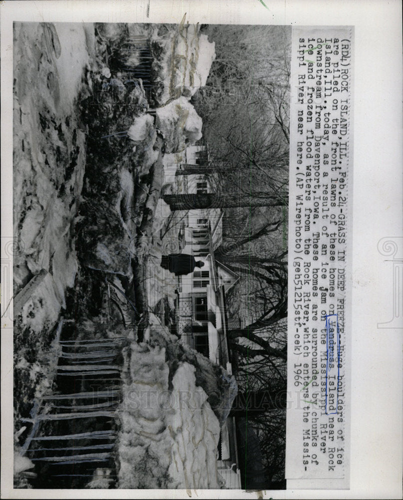 1966 Press Photo Mississippi River Ice Boulders Winter - Historic Images