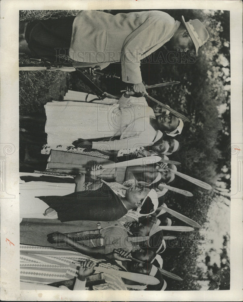 1955 Icamara Kenya Women Weapons Terrorist-Historic Images