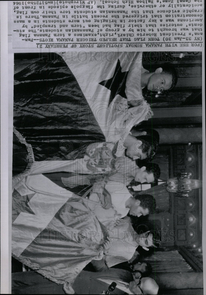 1964 Press Photo Riots Panama president Roberto Chirai - Historic Images