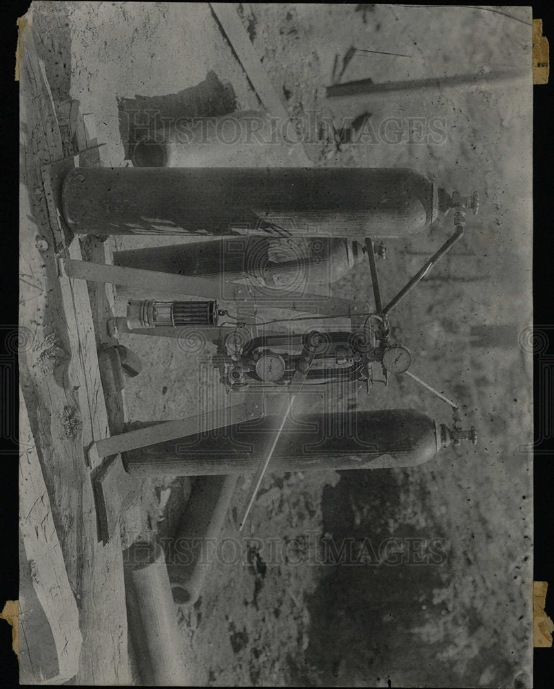 Press Photo Tank Cylinders operation outside mine war - Historic Images