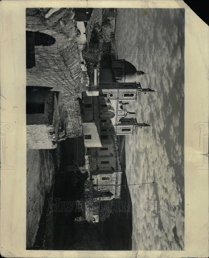 1960 Press Photo Cara Galilee Fionnula Buildings Road - Historic Images