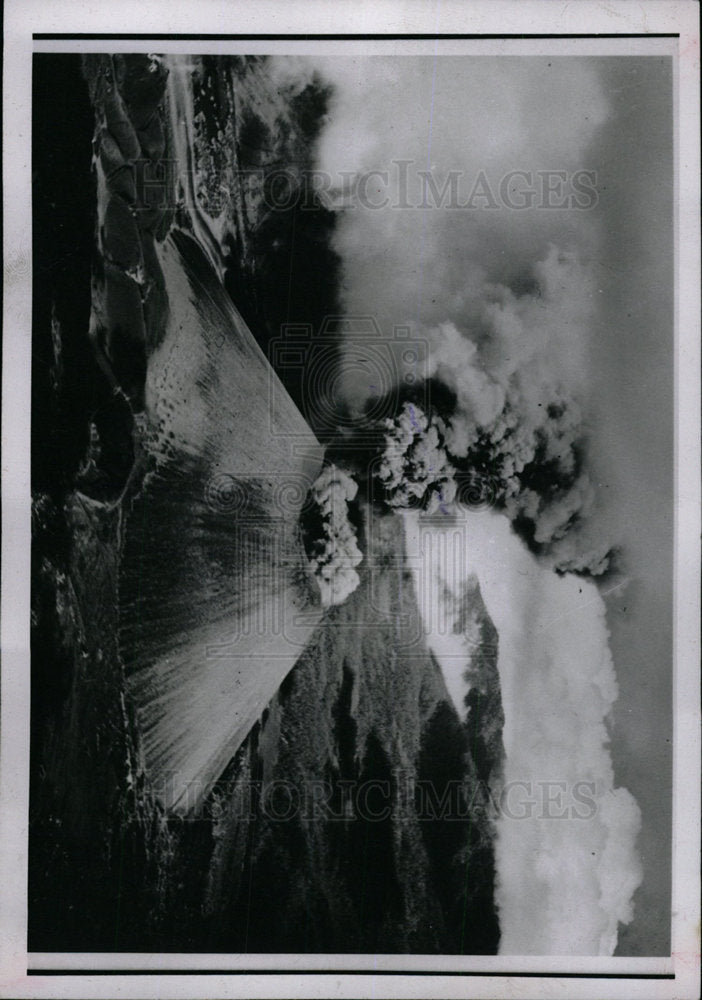 1962 Press Photo Parachutist Volcano Mexico Tad Arizona - Historic Images