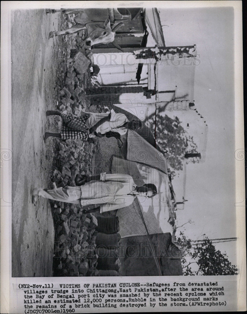 1960 Press Photo Pakistan Cyclone Chittagong Refuge - Historic Images