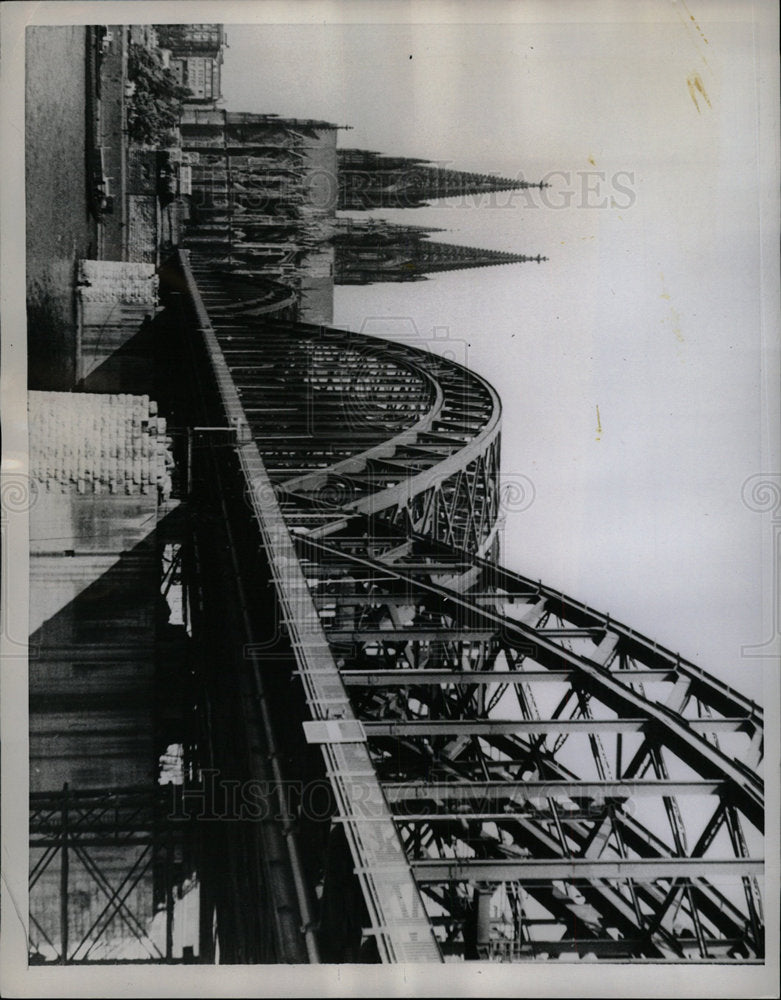 1958 Press Photo Famed Cologne Cathedral Germany River - Historic Images