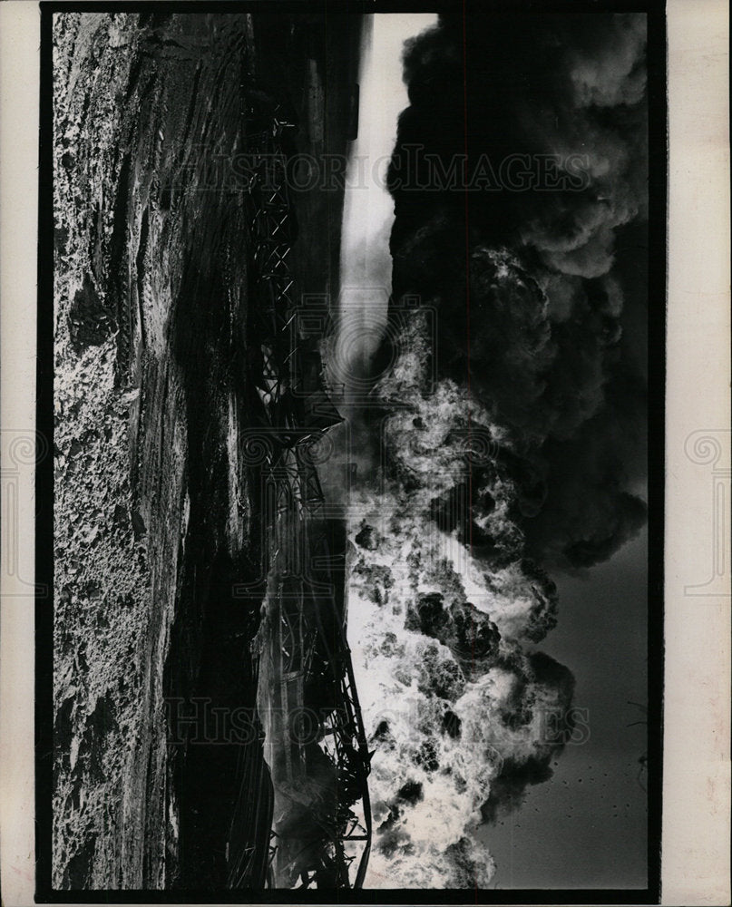 1973 Press Photo Oil Well Continues to Burn - Historic Images