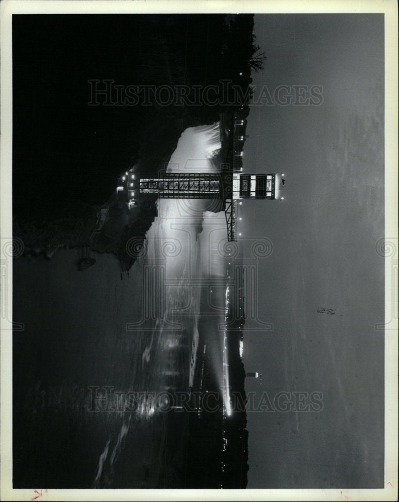 1981 Press Photo Niagara Falls floodlights illuminate - Historic Images