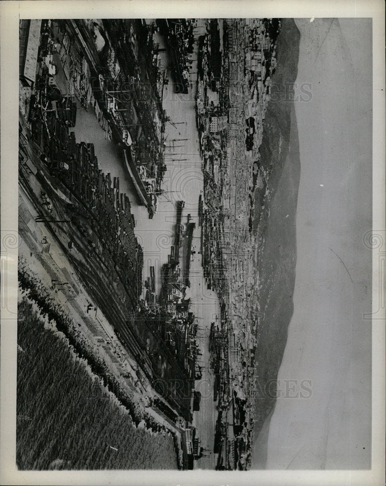 1943 Press Photo Genoa harbor Italian Sea Port Center - Historic Images