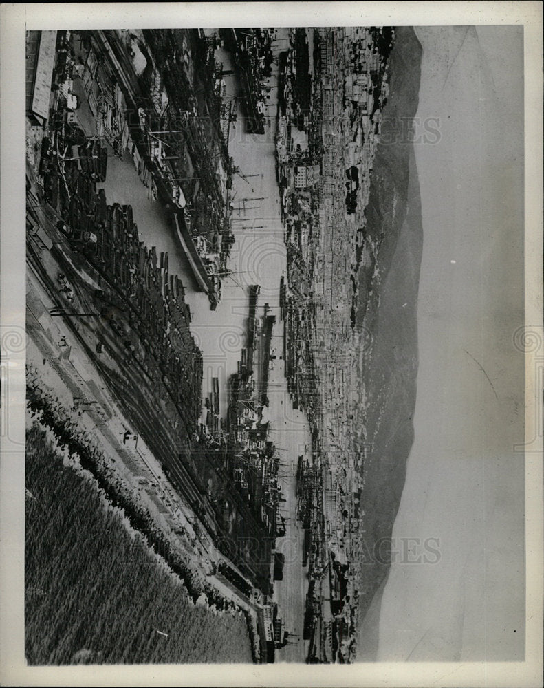 1943 Press Photo Genoa shipbuilding communications - Historic Images