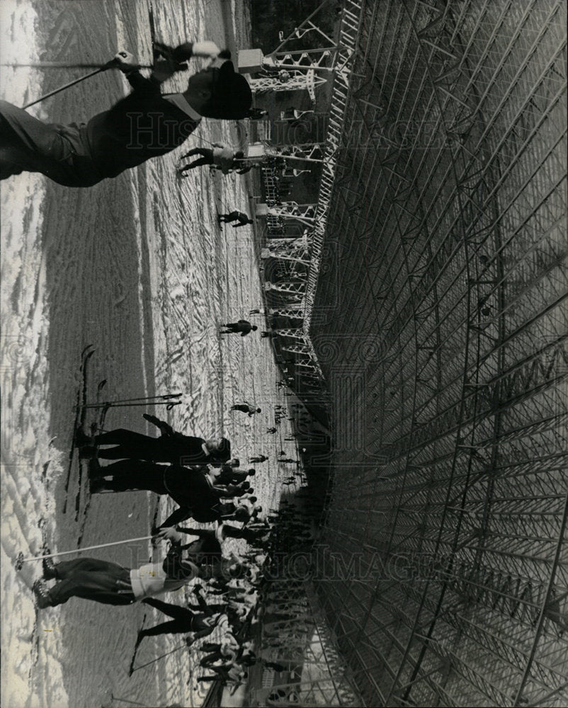 1965 Press Photo Skiing Japan thousands followers sport - Historic Images