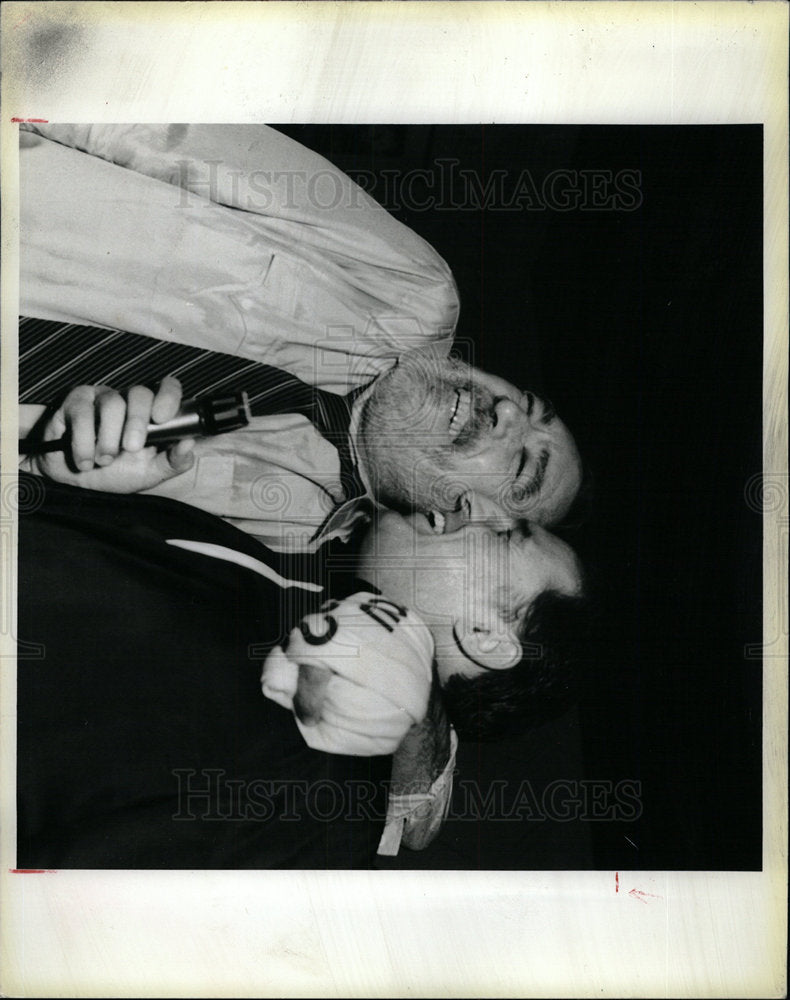 1983 Press Photo Anthony Quinn Nick Nickolas Fishmarket - Historic Images