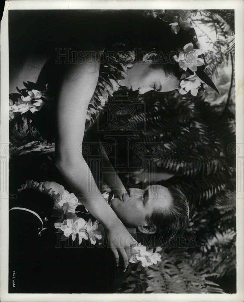 Press Photo Marlon Brando Tarita Mutiny Bounty Howard - Historic Images