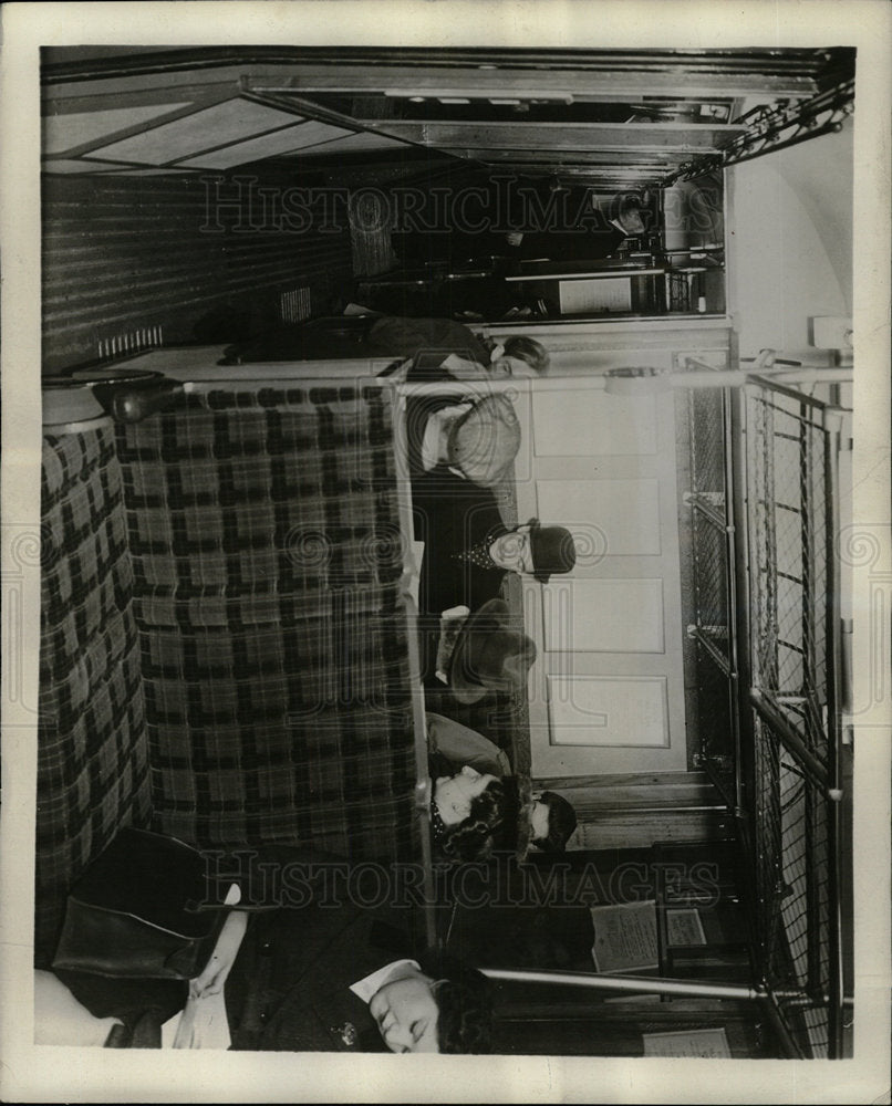 1948 Press Photo New Car Interior England Subways - Historic Images