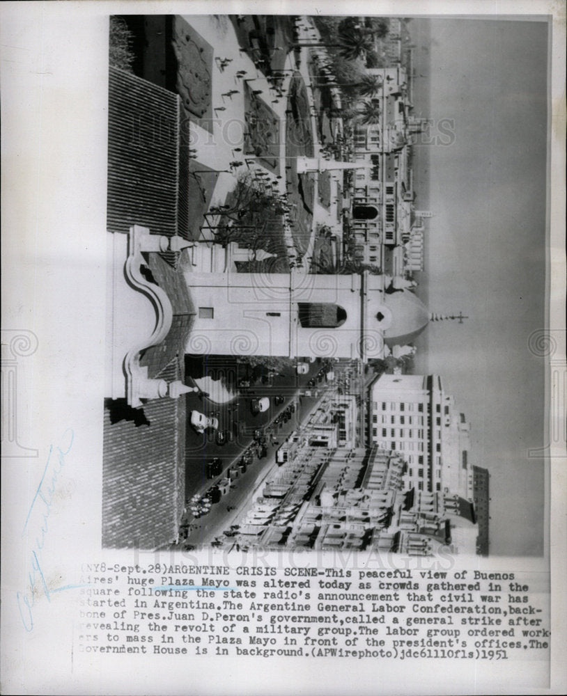 1951 Press Photo Peaceful View  Buenos Aires Plaza Mayo - Historic Images