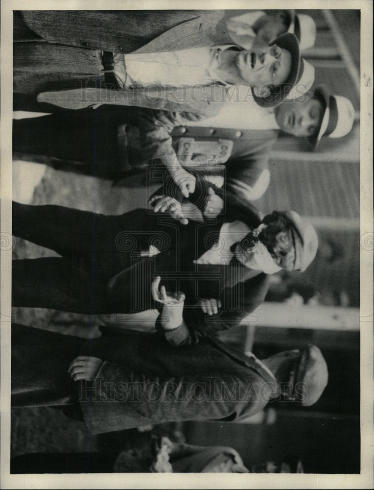 1934 Press Photo Bystander Bomb tear gas fighting fire - Historic Images