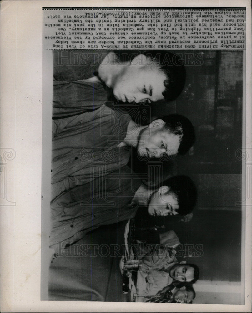 1964 Press Photo Viet Cong Prisoners Presented To Press - Historic Images