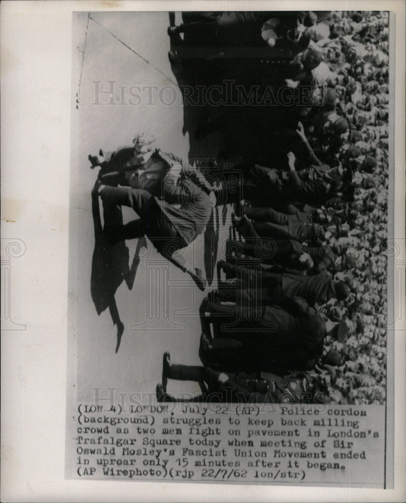 1962 Press Photo London Trafalgar Square police men - Historic Images