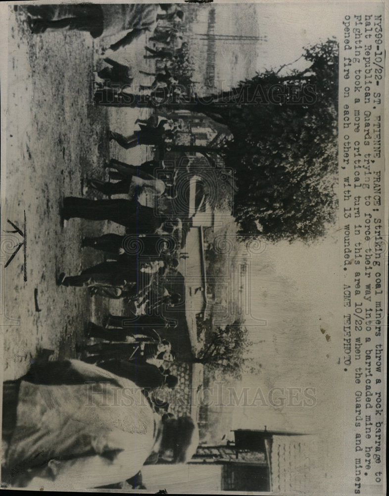 1948 Press Photo Striking coal member Republican Guards - Historic Images