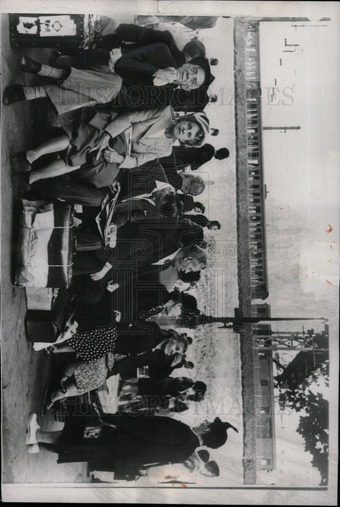 1953 Press Photo General Strike Paralyzes France - Historic Images