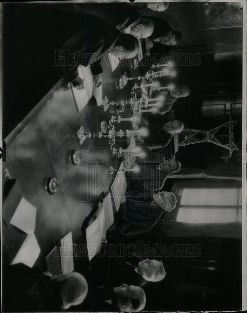 1947 Press Photo Electricity Board London Candle Light - Historic Images