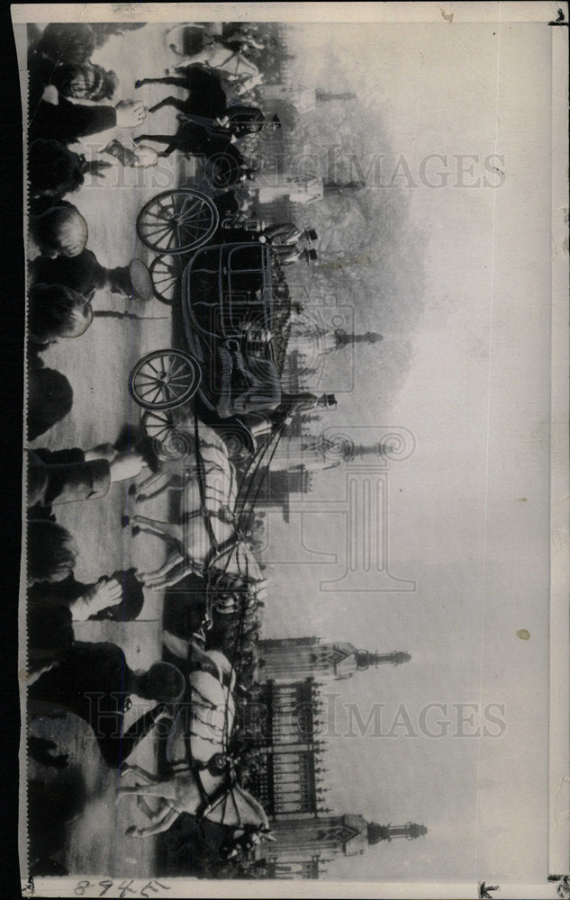 1947 Press Photo Queen Elizabeth King George Parliament - Historic Images