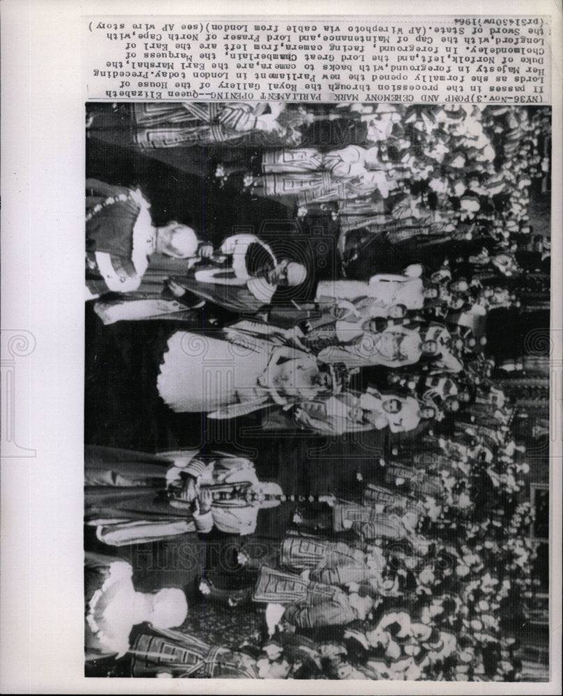 1964 Press Photo Queen Elizabeth II in procession - Historic Images