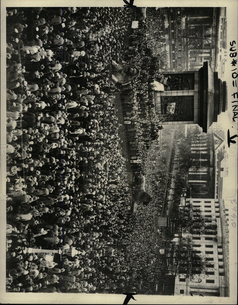 1932 Press Photo Crowd Marches Trafalgar Square London - Historic Images