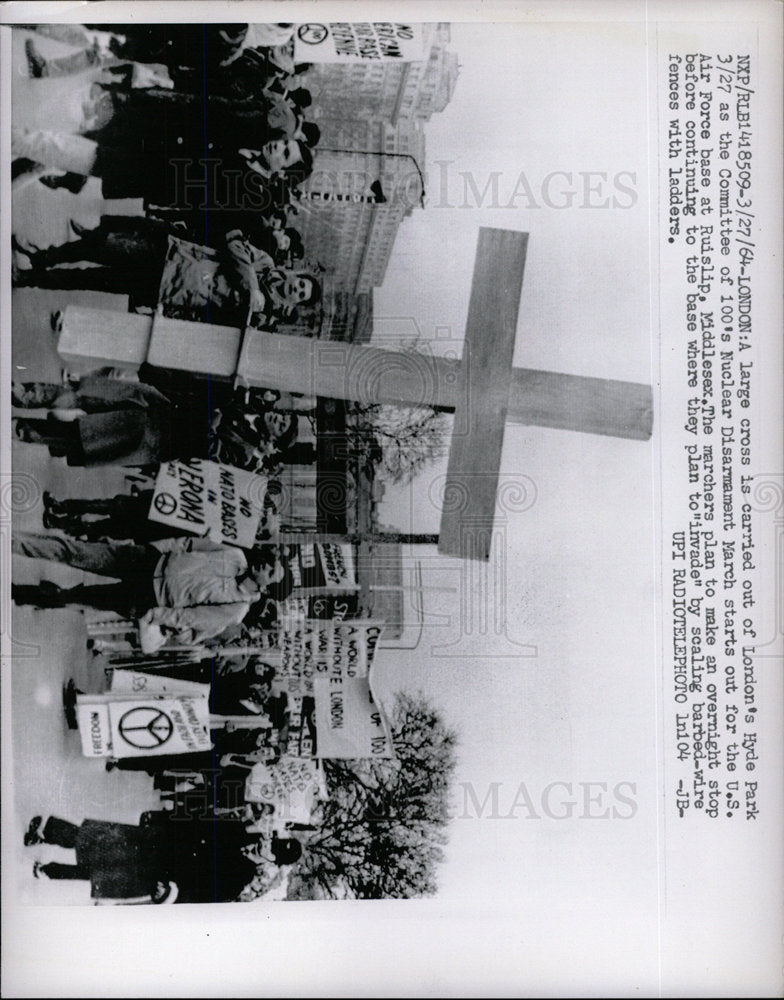 1964 Press Photo Nuclear Disarmament March London - Historic Images