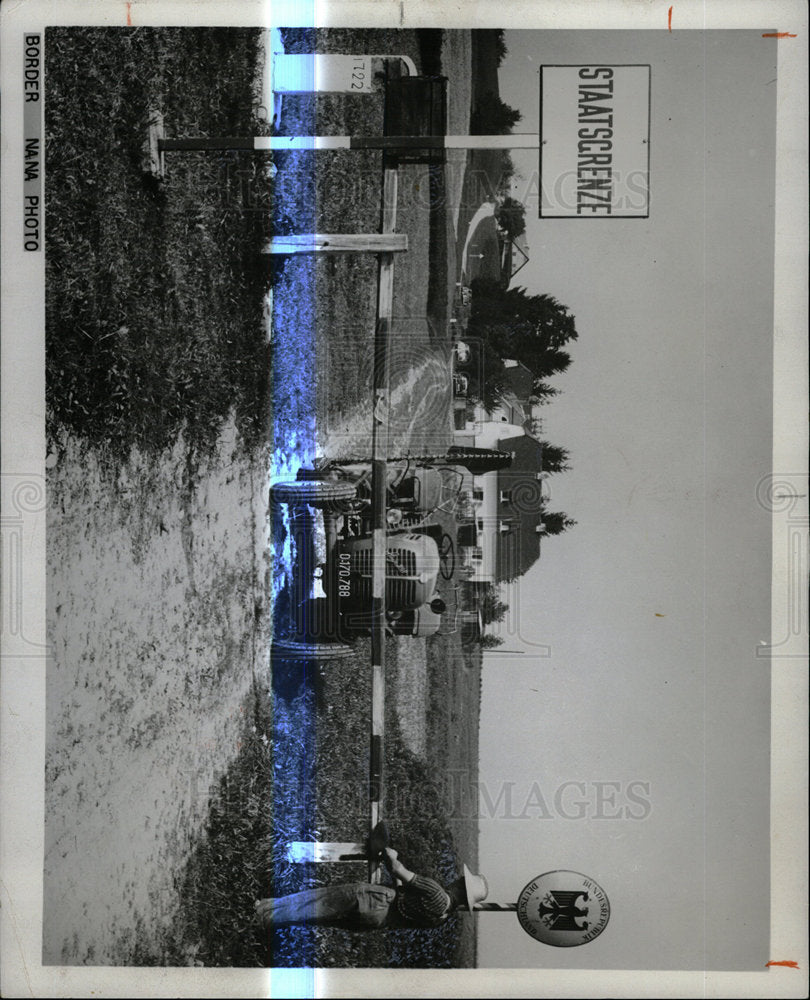 1963 Press Photo Barrier German Austrain Border Post - Historic Images