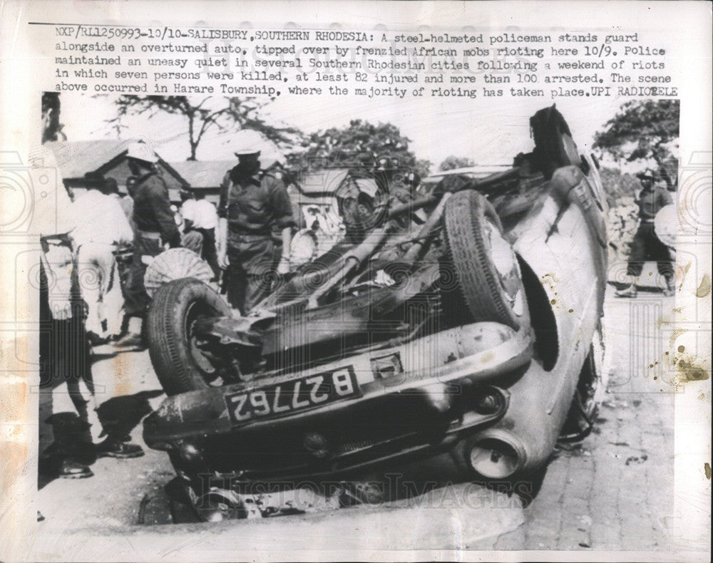 1960 Press Photo A car overturned by Riots in Harare. - Historic Images