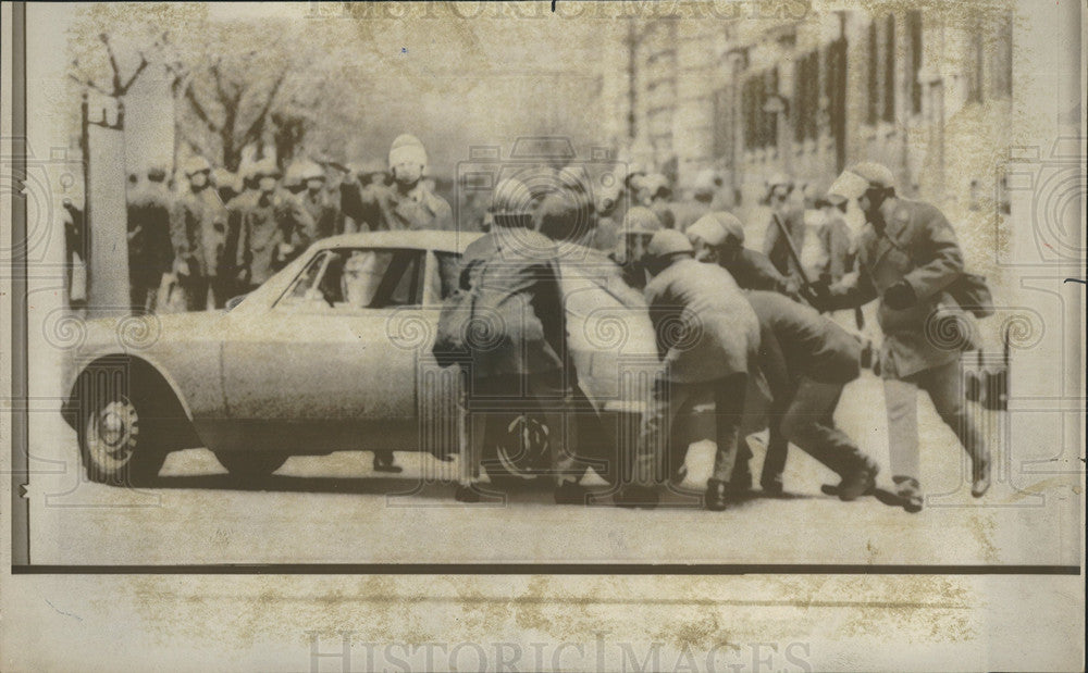 1970 Press Photo Italian riot police Rome University - Historic Images