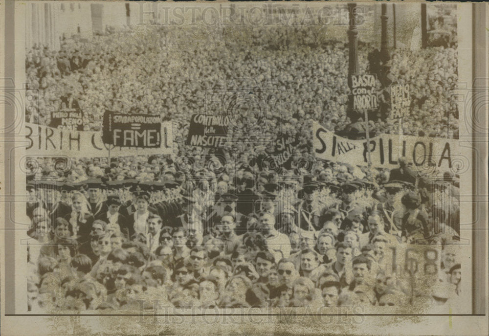 1967 Press Photo Italy Demonstration Riots - Historic Images