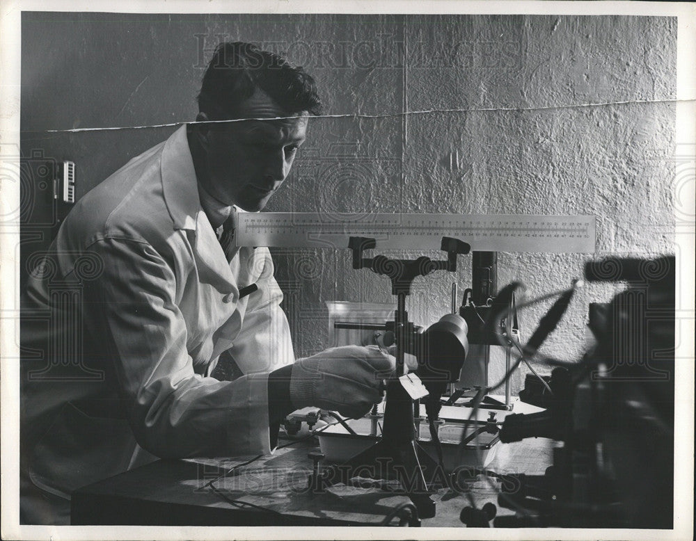 1956 Press Photo Leif Koren Lund Chemical Engineer - Historic Images