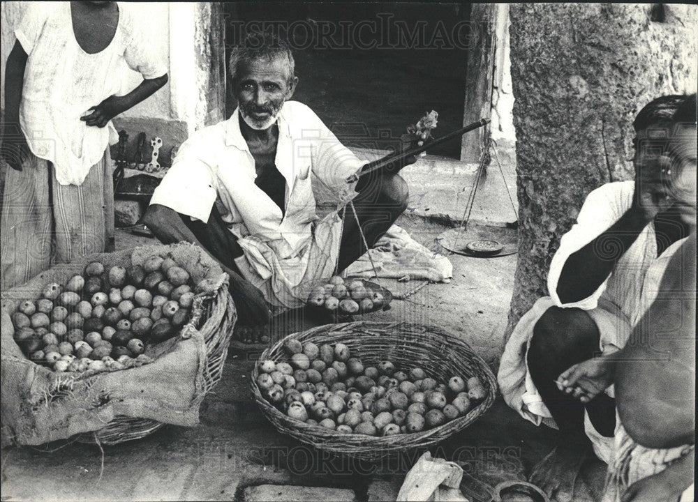 1968 Press Photo Vegetable Sellers India - Historic Images