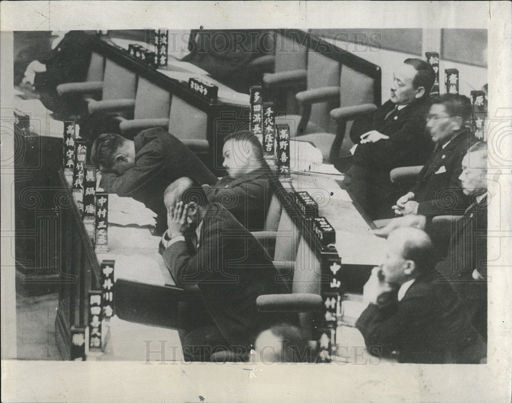 1933 Press Photo Legislators Japanese Diet Budget - Historic Images
