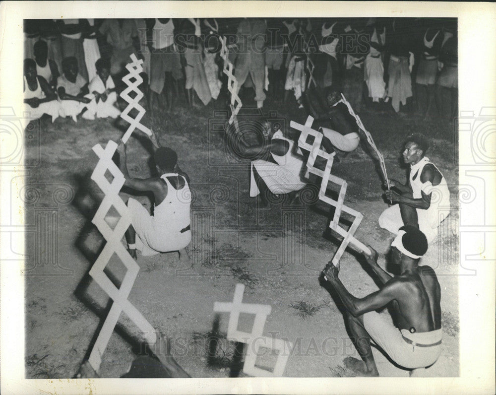 1944 Press Photo New Guinea People Traditional Dance - Historic Images