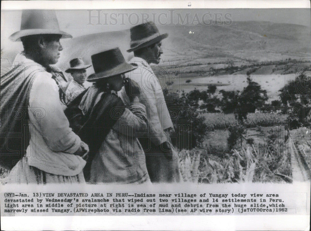 1962 Press Photo Villagers Yungay Indians - Historic Images