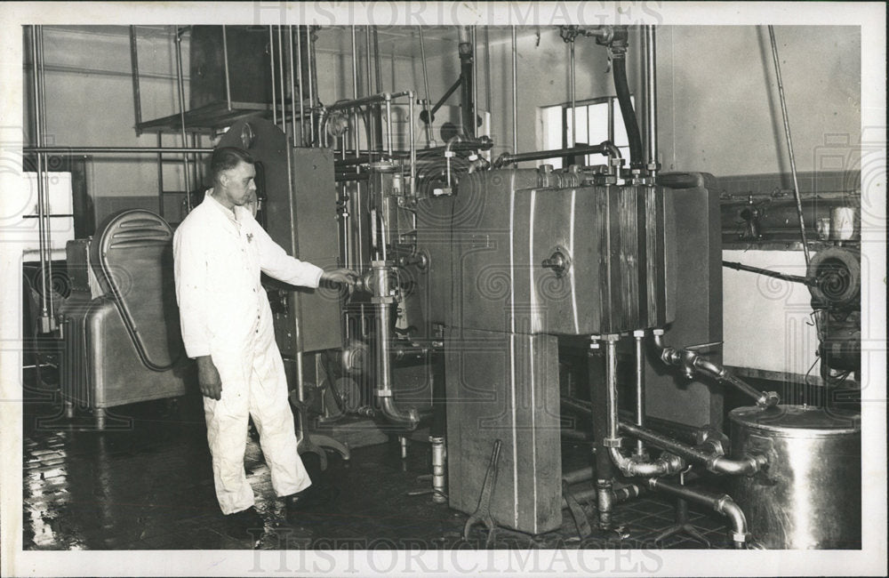 1948 Press Photo Dairy Farming - Historic Images