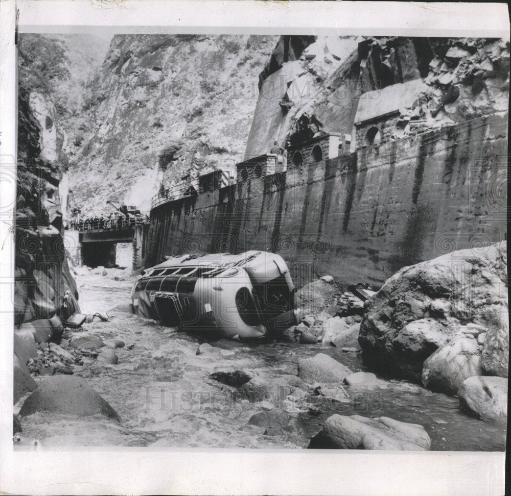 1956 Press Photo Alpine Bus crash kills Wreckage Italy - Historic Images