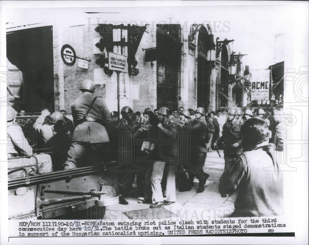 1956 Press Photo Italian students clash with police. - Historic Images