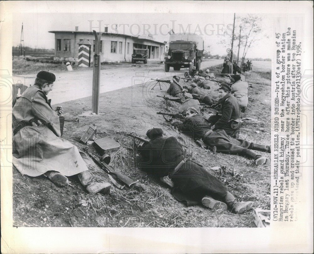 1956 Press Photo Hungarian Rebels guard Border highway - Historic Images