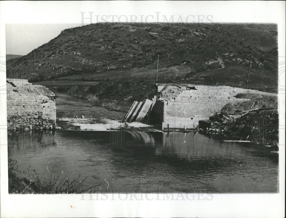 1941 Press Photo Italians Balkan Blitzrieg War Bridge - Historic Images