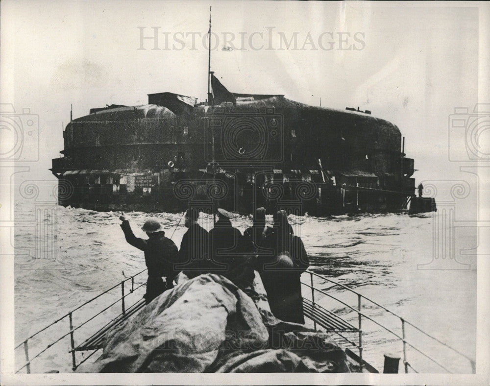 1941 Press Photo Southern Coast England Sea Fort Iron - Historic Images