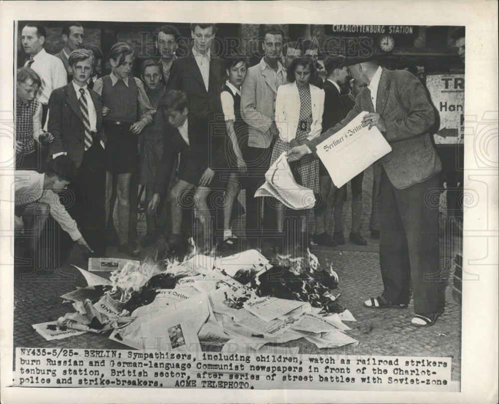 Press Photo Sympathizers German language Communist burn - Historic Images