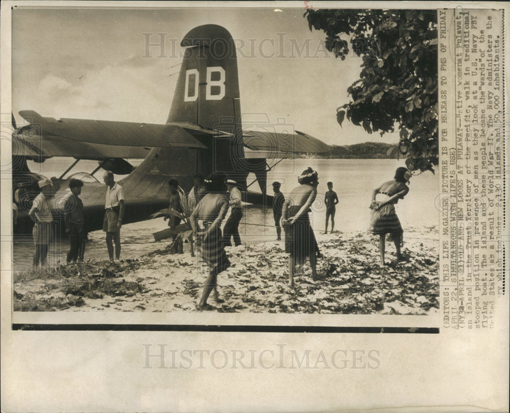 1940 Press Photo Native Women Pulawat Trust Territory - Historic Images
