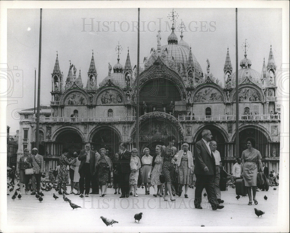 Press Photo National Retired Teachers association Plaza - Historic Images