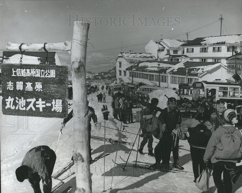 1965 Press Photo Northern Japan Skiing Popular Place - Historic Images