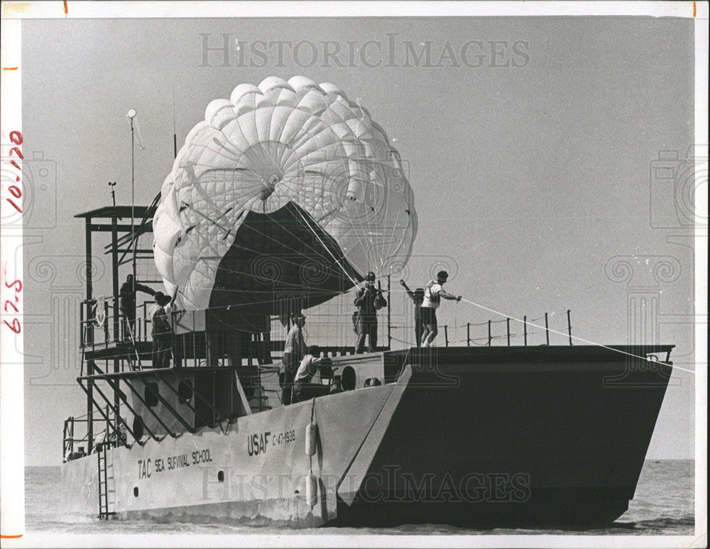 Press Photo Parasuite TAC Sea Naval School - Historic Images