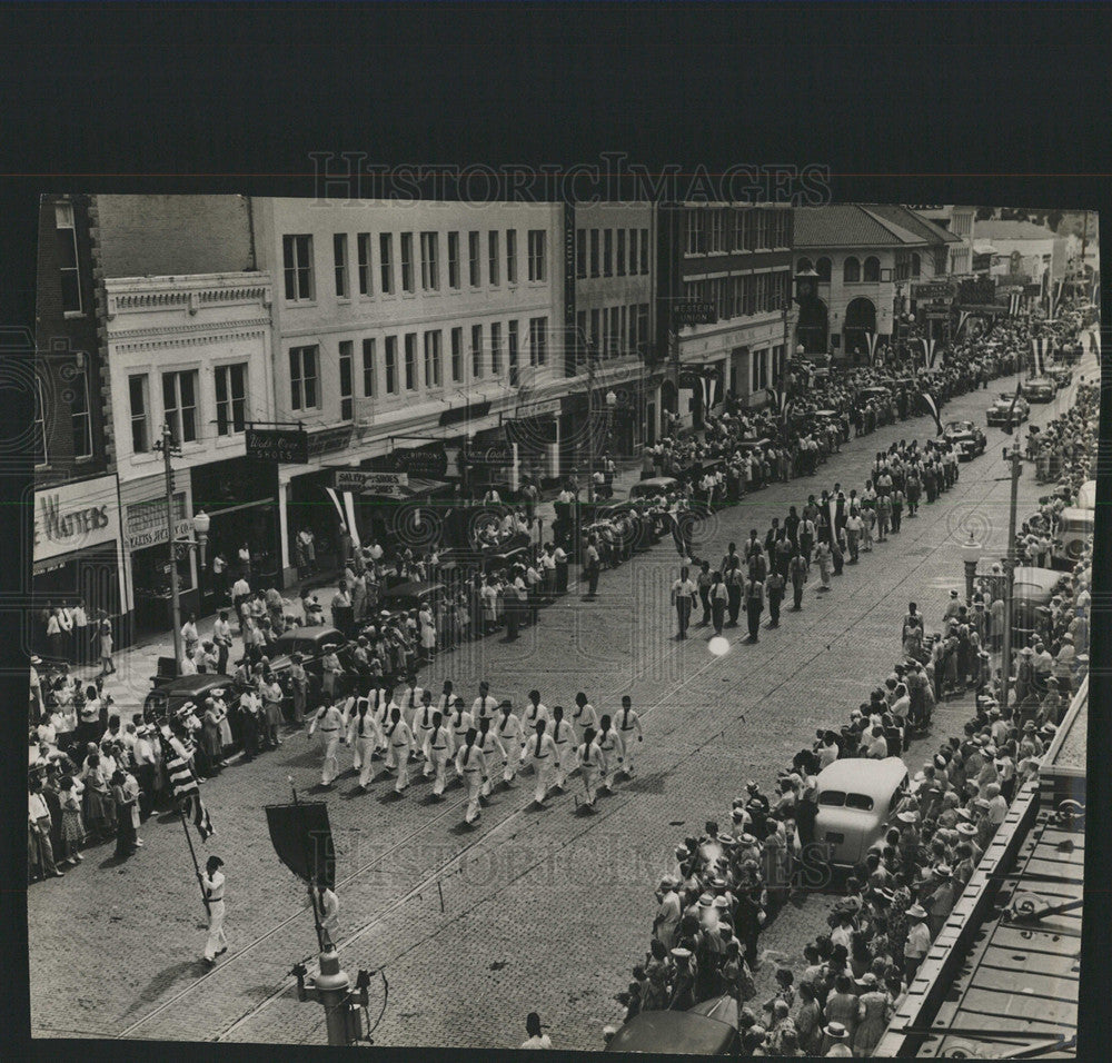 Press Photo Grotto Parade Short sweet Drill Team Band - Historic Images